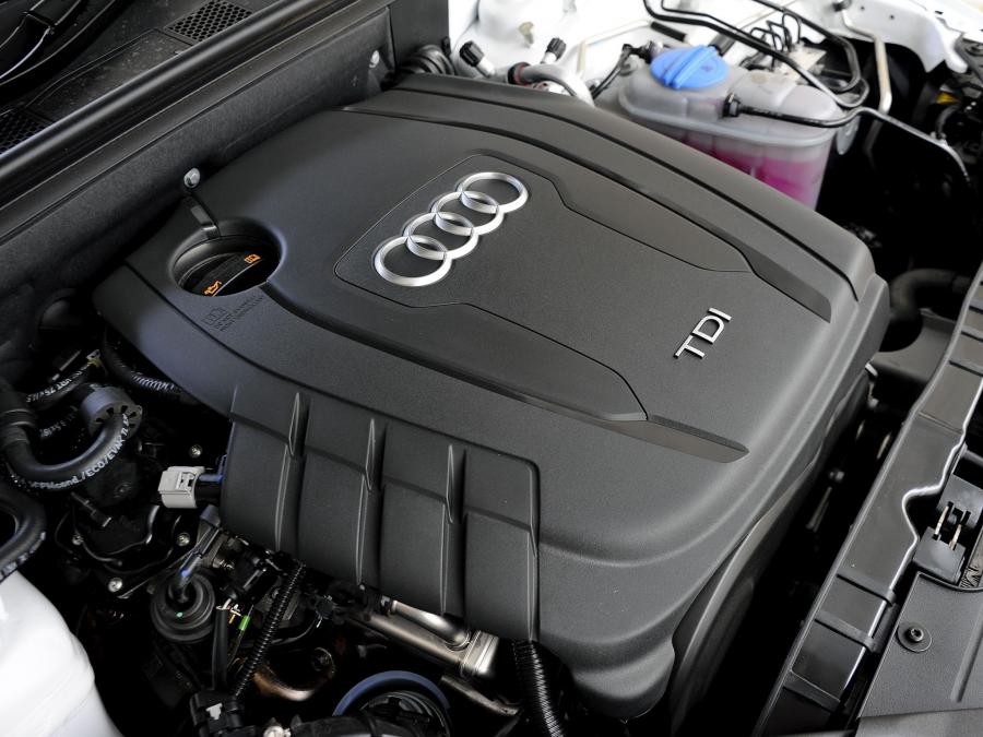 Моторный отсек Audi A4 2.0 TDI Avant (B8, 8K) 2012 года  (ZA) (фото 10 из 15)
